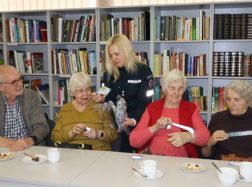Skaitmeninio raštingumo kelionė: Vydūno viešojoje bibliotekoje – mokymai apie technologijas, saugumą ir graži kartų bendrystė